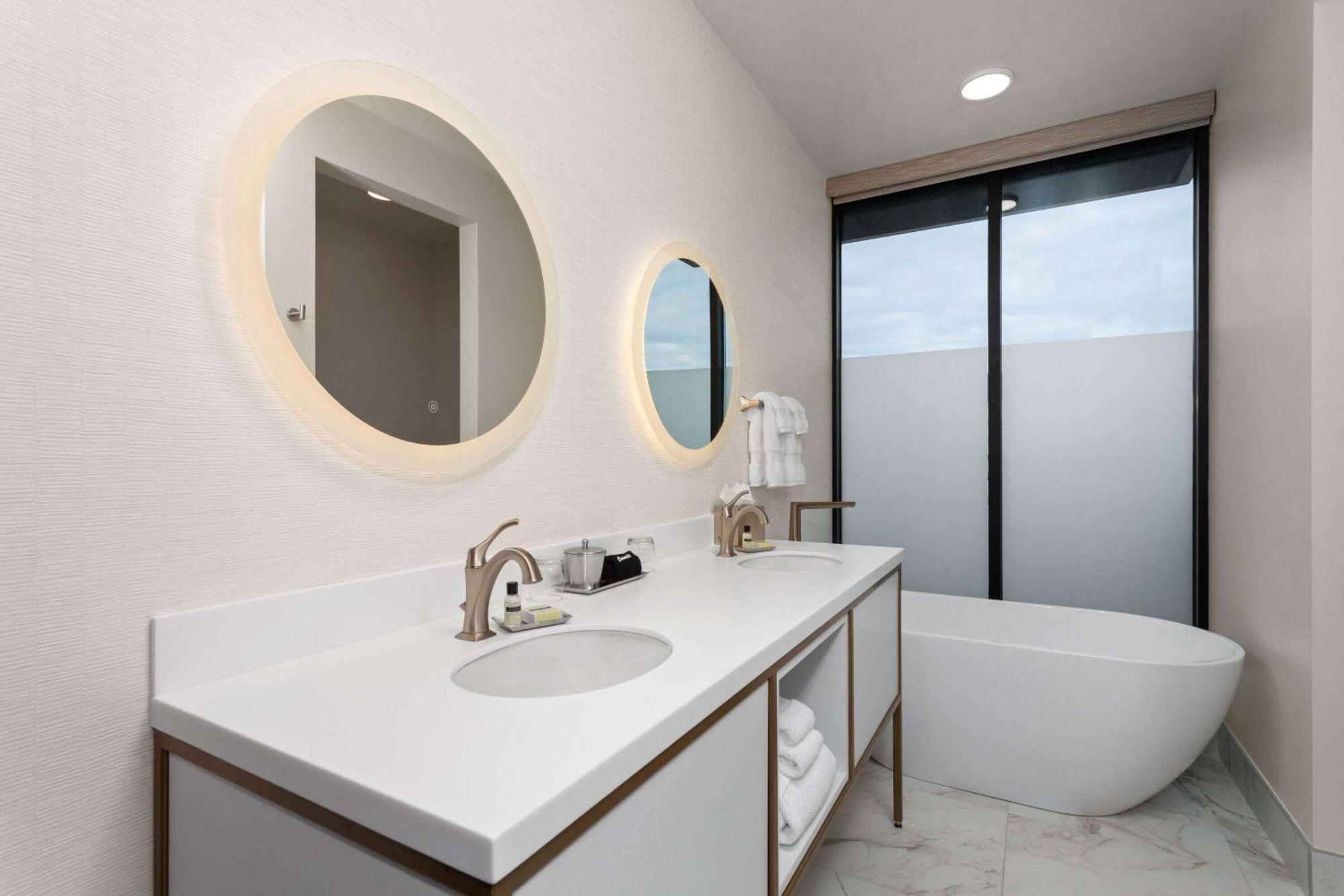 Legacy Hotel, Trademark Collection By Wyndham Green Bay Exteriér fotografie